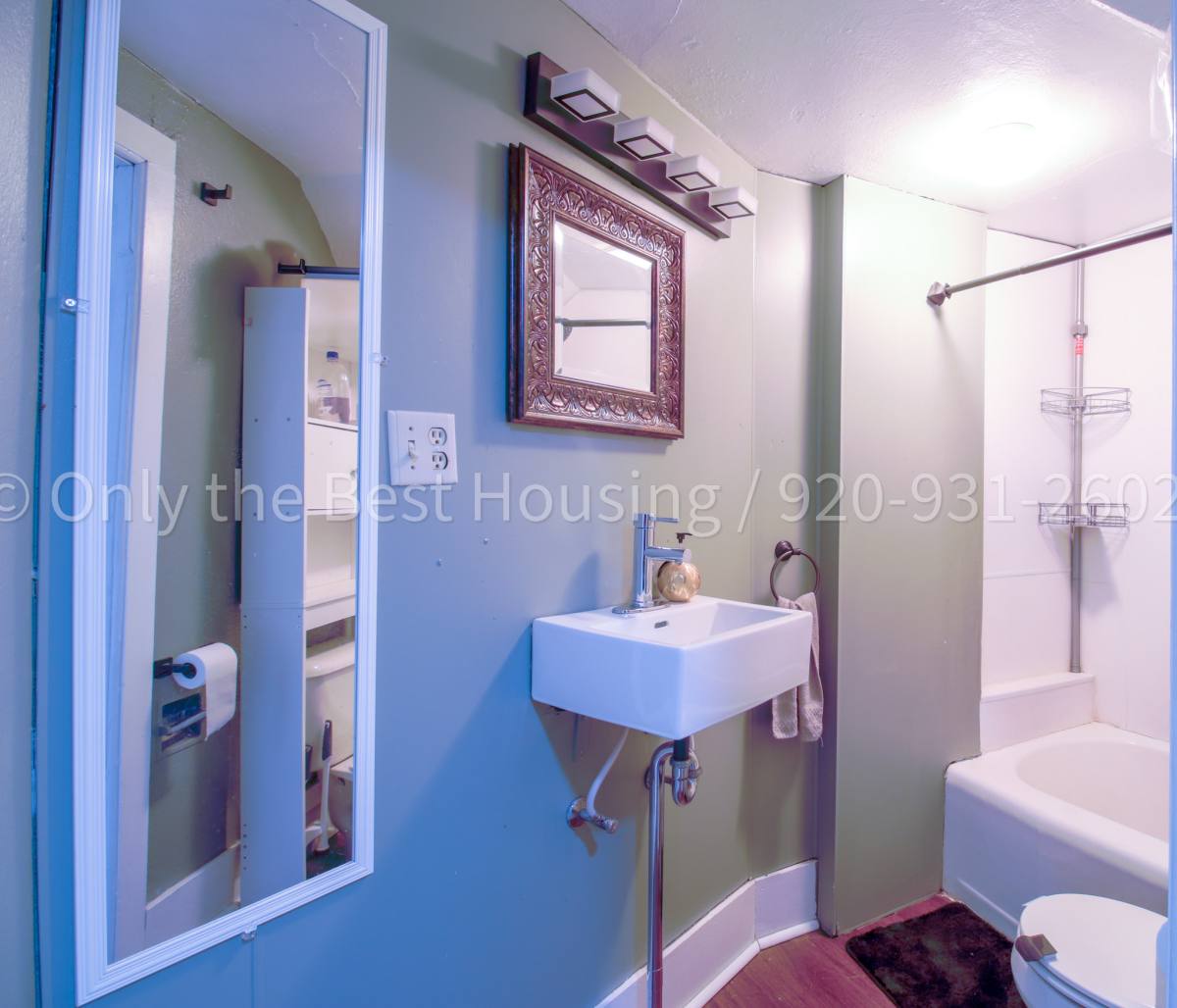 Apartment for rent at 611 Sherry St, Neenah, WI 54956