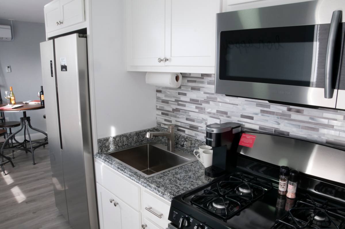 Townhouse for rent at 815 E Market St, Akron, OH 44305
