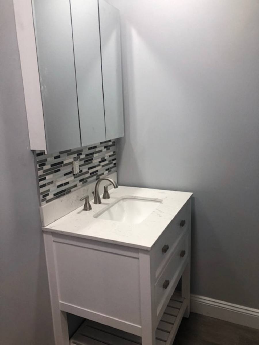 Townhouse for rent at 815 E Market St, Akron, OH 44305