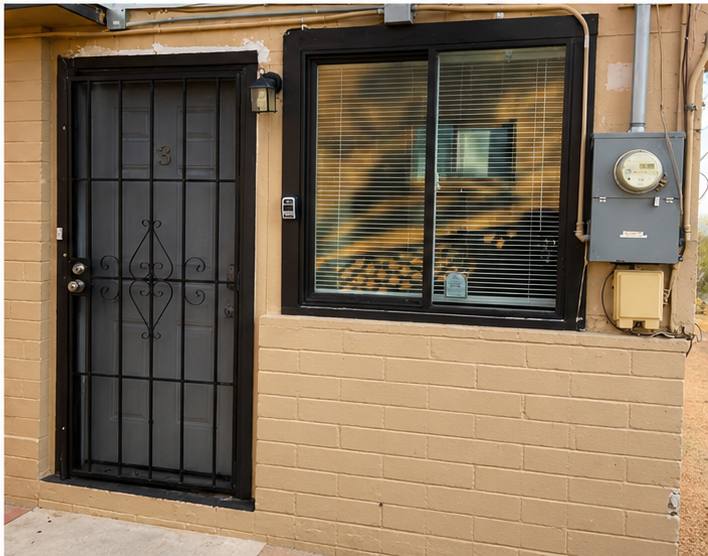 Townhouse for rent at 1402 W Mercer Lane, Phoenix, AZ 85029