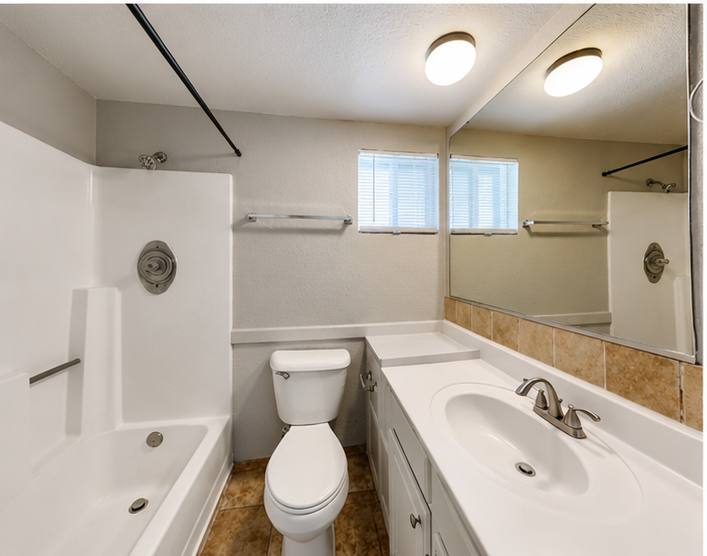 Townhouse for rent at 1402 W Mercer Lane, Phoenix, AZ 85029