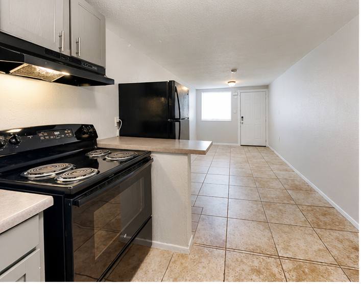 Townhouse for rent at 1402 W Mercer Lane, Phoenix, AZ 85029