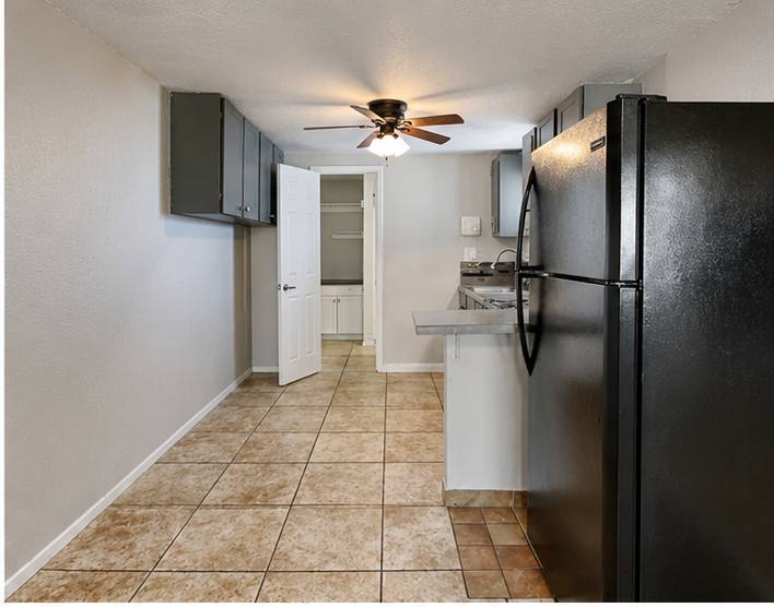 Townhouse for rent at 1402 W Mercer Lane, Phoenix, AZ 85029