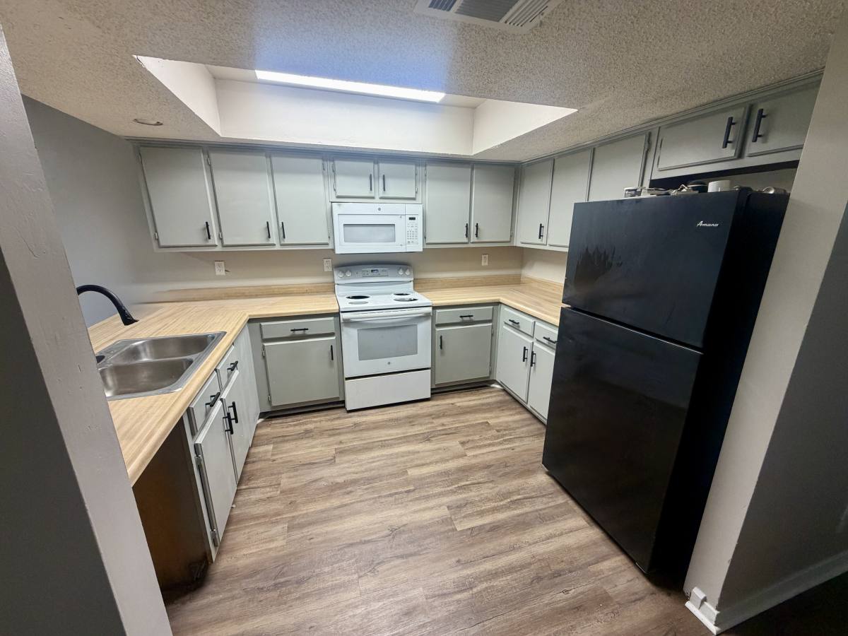 Townhouse for rent at 2800 E Hickory Bluff, Memphis, TN 38128