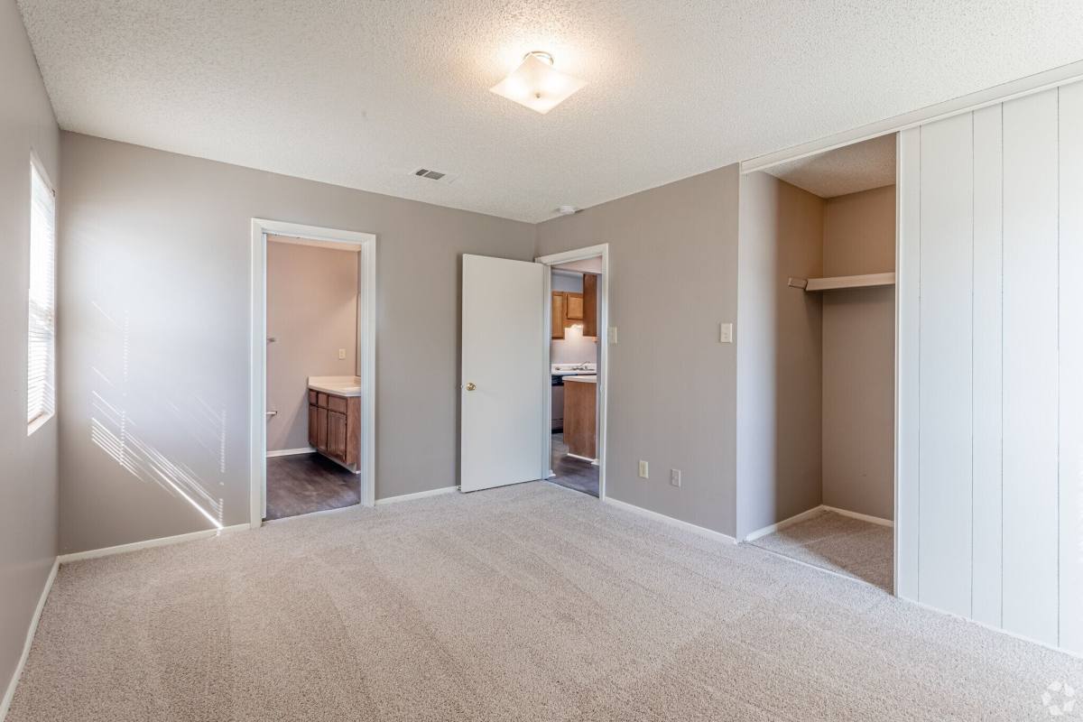 Apartment for rent at Foothills, 2401 Lakeview Rd N, North Little Rock, AR 72116