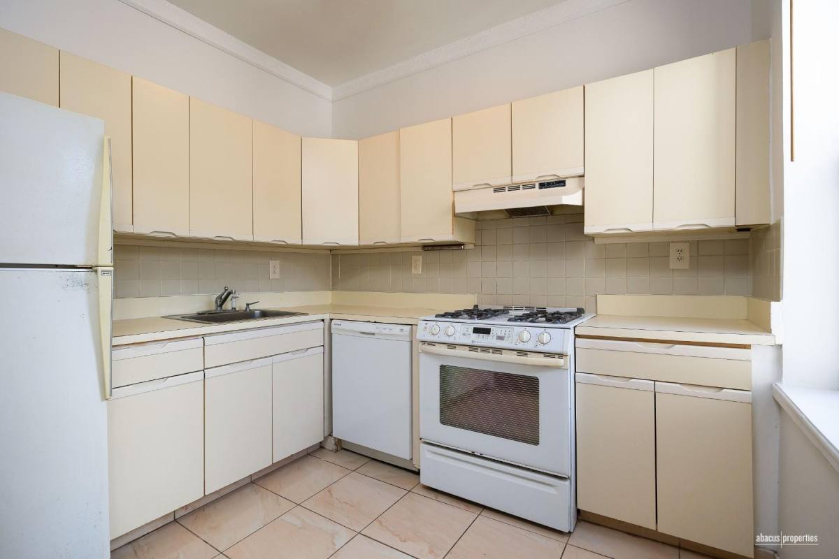 Apartment for rent at 2116 Dorchester Rd #4J, Brooklyn, NY 11226