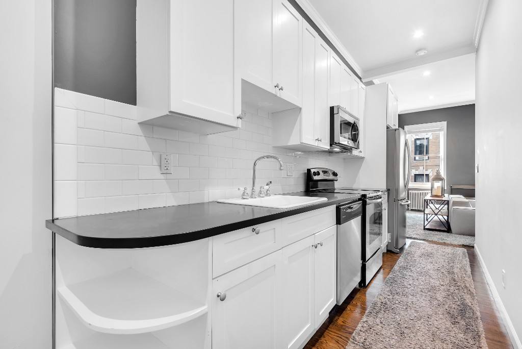 Townhouse for rent at 198 W 10th St #7, New York, NY 10014