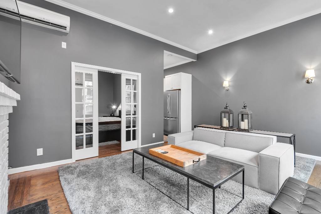 Townhouse for rent at 198 W 10th St #7, New York, NY 10014
