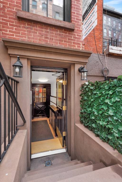 Townhouse for rent at 198 W 10th St #7, New York, NY 10014