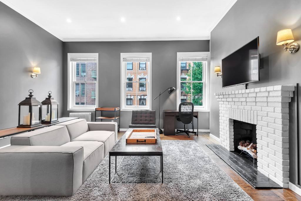 Townhouse for rent at 198 W 10th St #7, New York, NY 10014