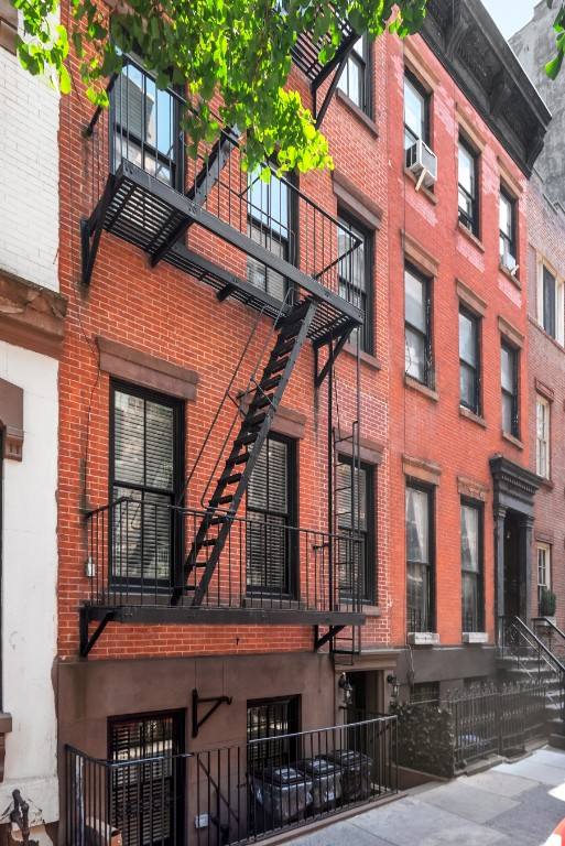 Townhouse for rent at 198 W 10th St #7, New York, NY 10014