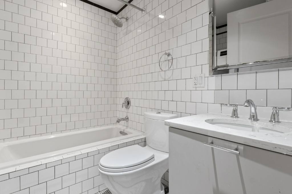 Apartment for rent at 11 E 7th St #4E, New York, NY 10003