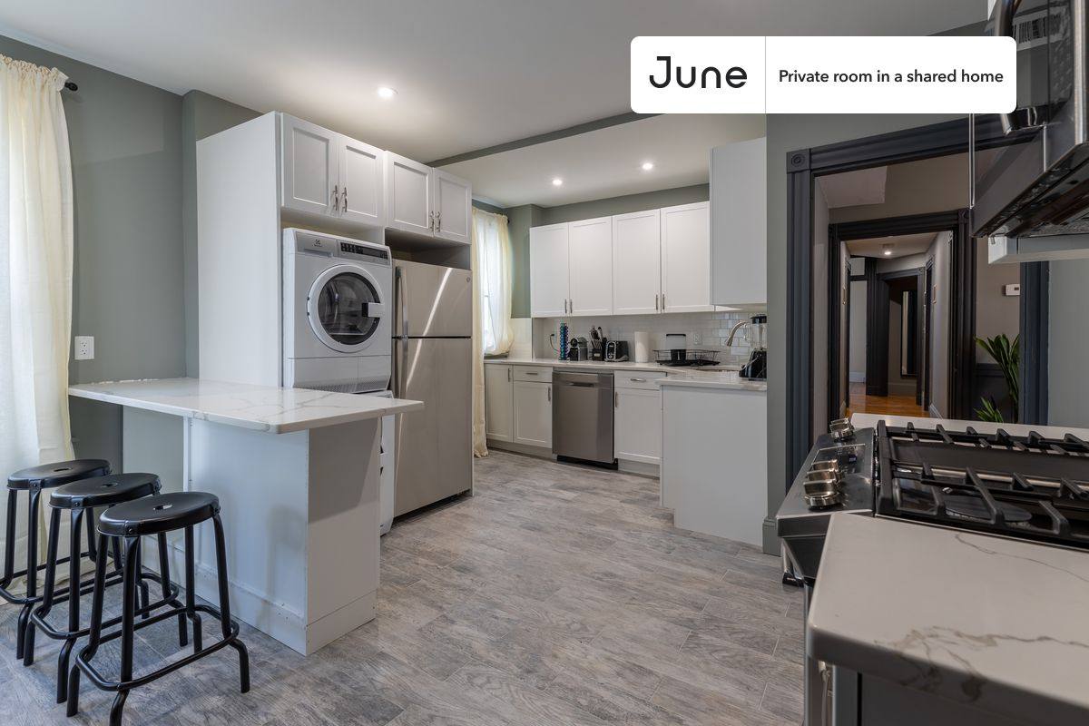 Apartment for rent at 35 Newport St #B, Dorchester, MA 02125
