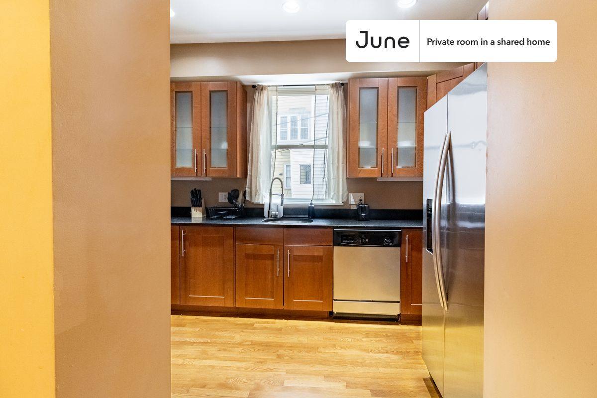 Apartment for rent at 1592 Beacon St #A, Brookline, MA 02446