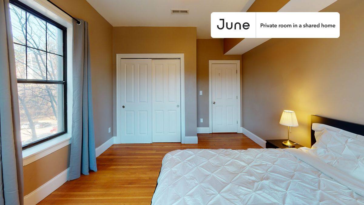 Apartment for rent at 1592 Beacon St #A, Brookline, MA 02446