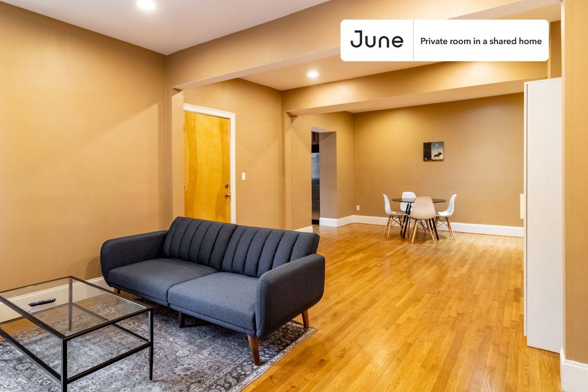 Apartment for rent at 1592 Beacon St #A, Brookline, MA 02446