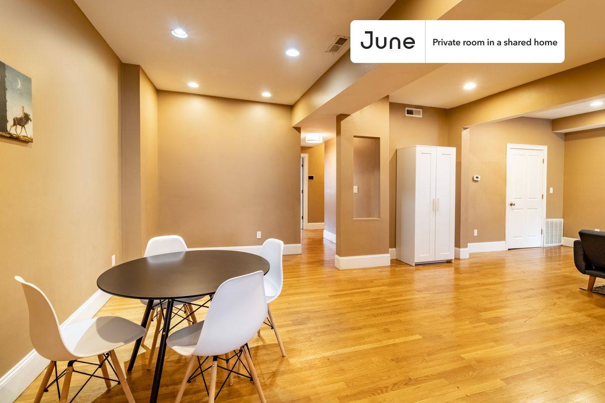 Apartment for rent at 1592 Beacon St #A, Brookline, MA 02446