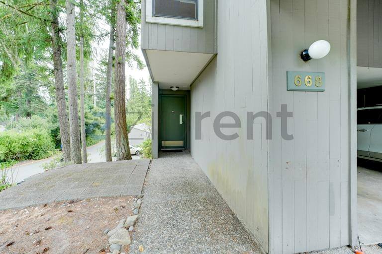 Townhouse for rent at 13759 NE 69th St #668, Redmond, WA 98052