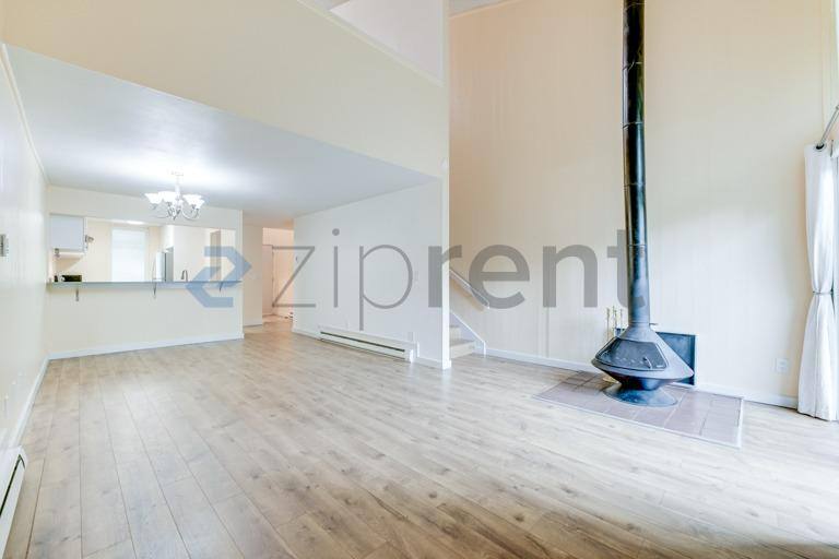 Townhouse for rent at 13759 NE 69th St #668, Redmond, WA 98052