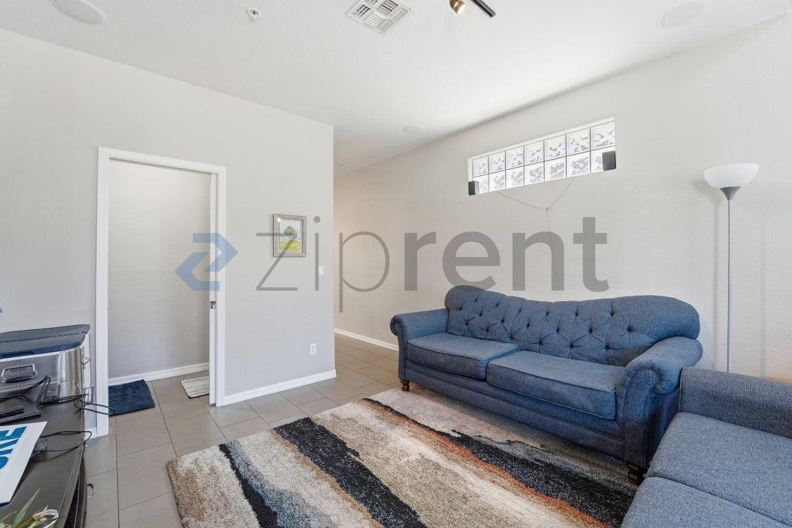 Townhouse for rent at 2315 E Pinchot Ave #128, Phoenix, AZ 85016