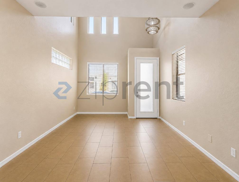 Townhouse for rent at 2315 E Pinchot Ave #128, Phoenix, AZ 85016