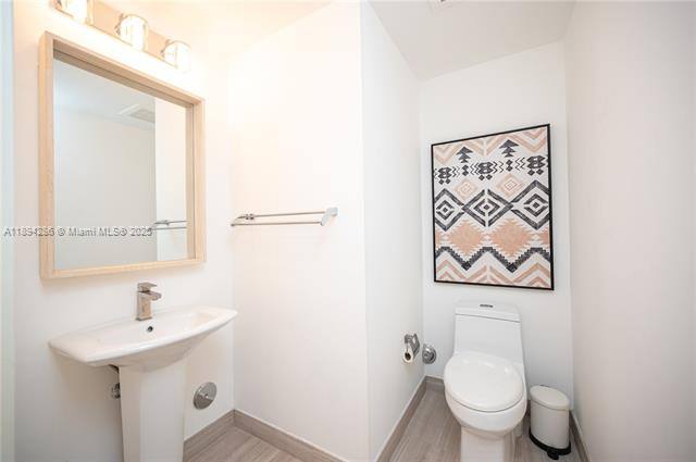 Apartment for rent at 1300 Brickell Bay Dr, Miami, FL 33131