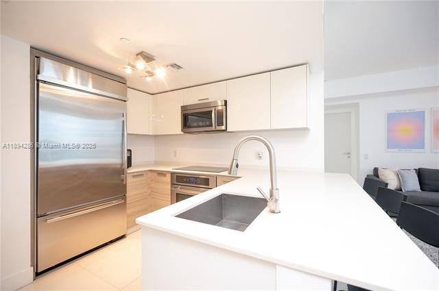 Apartment for rent at 1300 Brickell Bay Dr, Miami, FL 33131