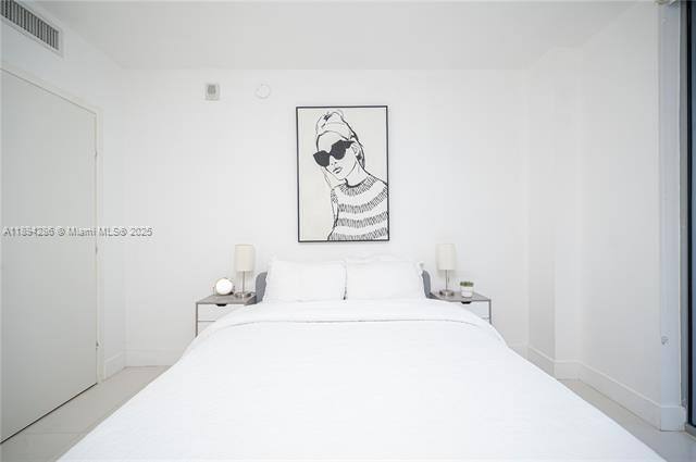 Apartment for rent at 1300 Brickell Bay Dr, Miami, FL 33131