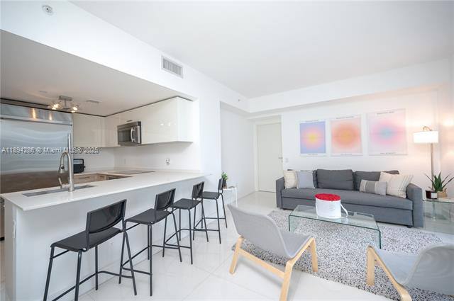 Apartment for rent at 1300 Brickell Bay Dr, Miami, FL 33131