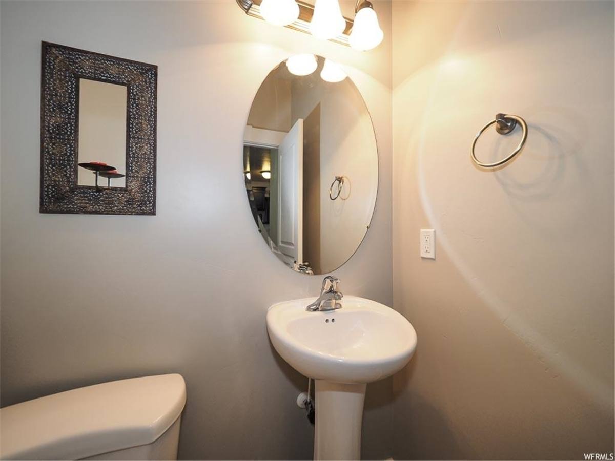 Townhouse for rent at 1646 N Venetian Way, Saratoga Springs, UT 84045