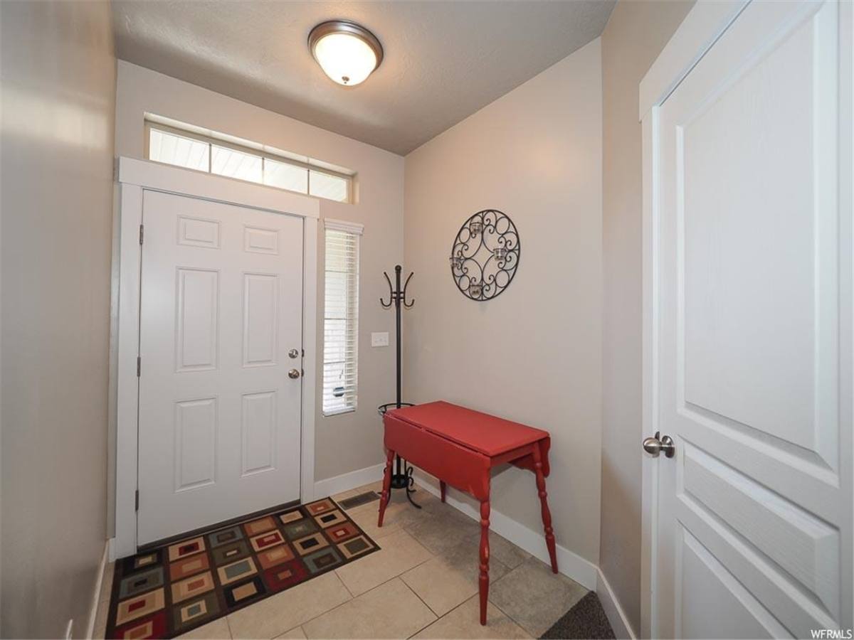 Townhouse for rent at 1646 N Venetian Way, Saratoga Springs, UT 84045