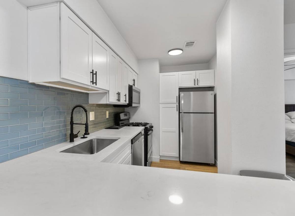 Apartment for rent at 302 E Monte Vista Rd, Phoenix, AZ 85004