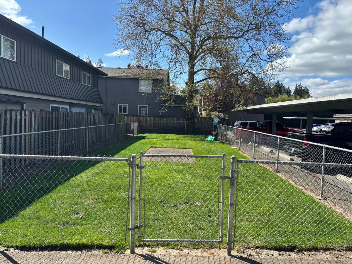 Townhouse for rent at 606 E Ninth St, Newberg, OR 97132