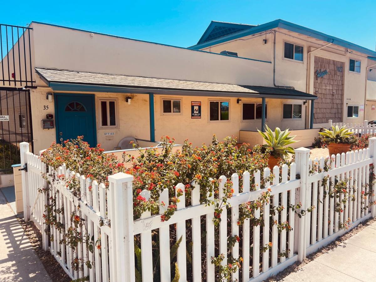 Apartment for rent at 1027 Felspar St, San Diego, CA 92109