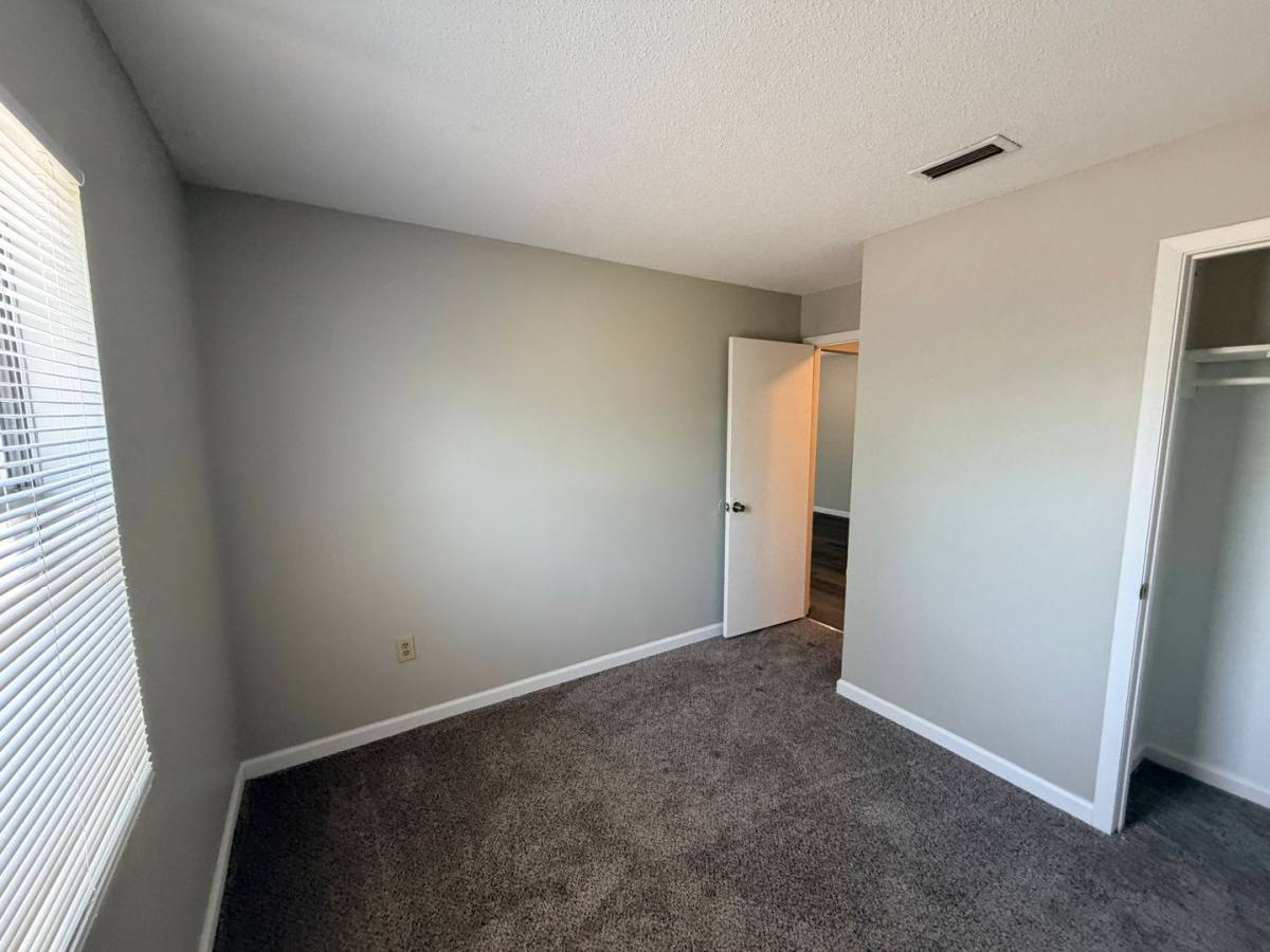 Apartment for rent at 4114 Oak Dr, Valdosta, GA 31605