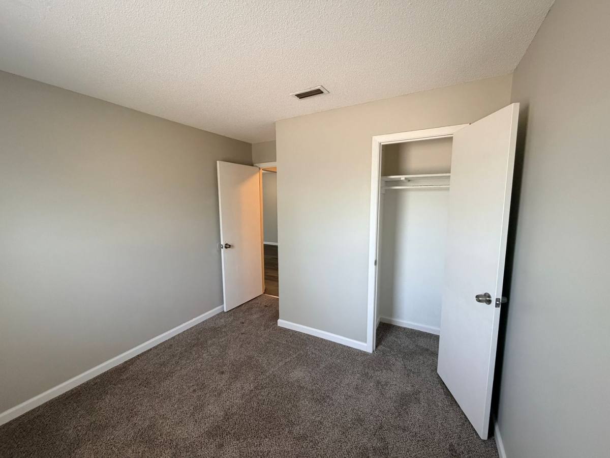Apartment for rent at 4114 Oak Dr, Valdosta, GA 31605