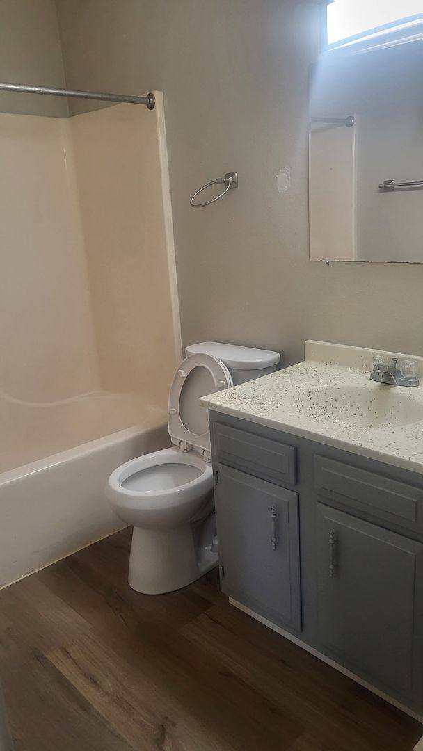 Apartment for rent at 512 E 18th St, Carroll, IA 51401