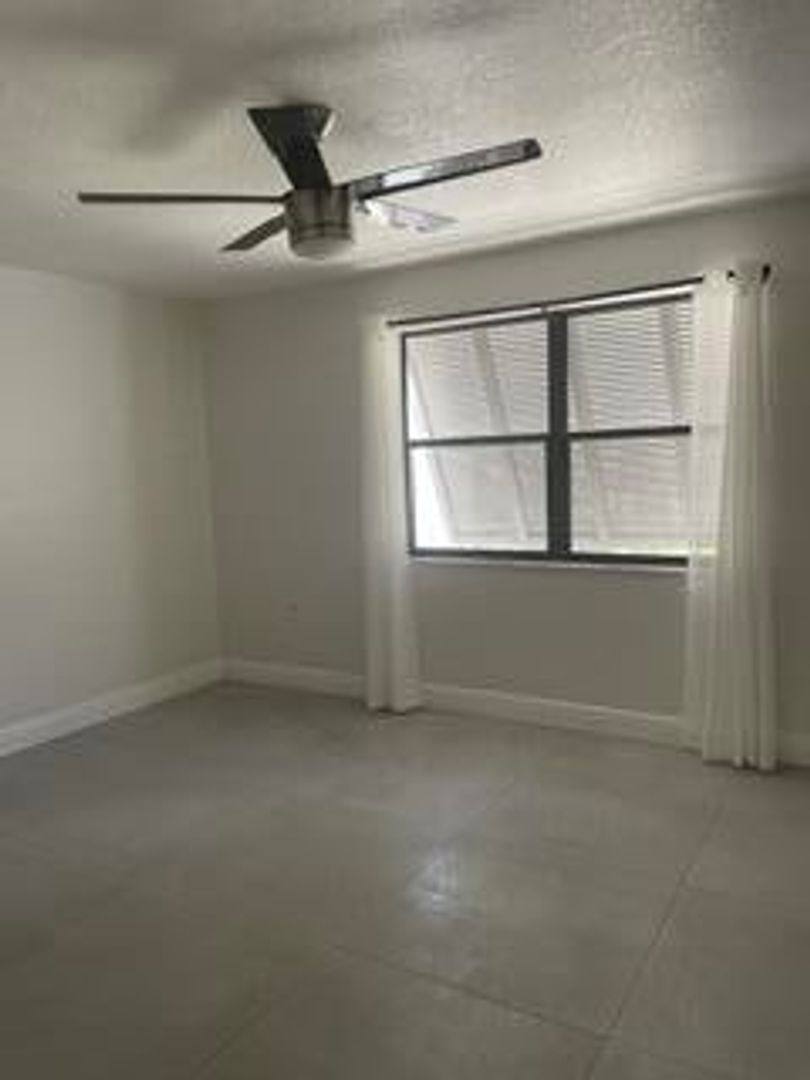 House for rent at 1660 W Golfview Dr, Hollywood, FL 33026