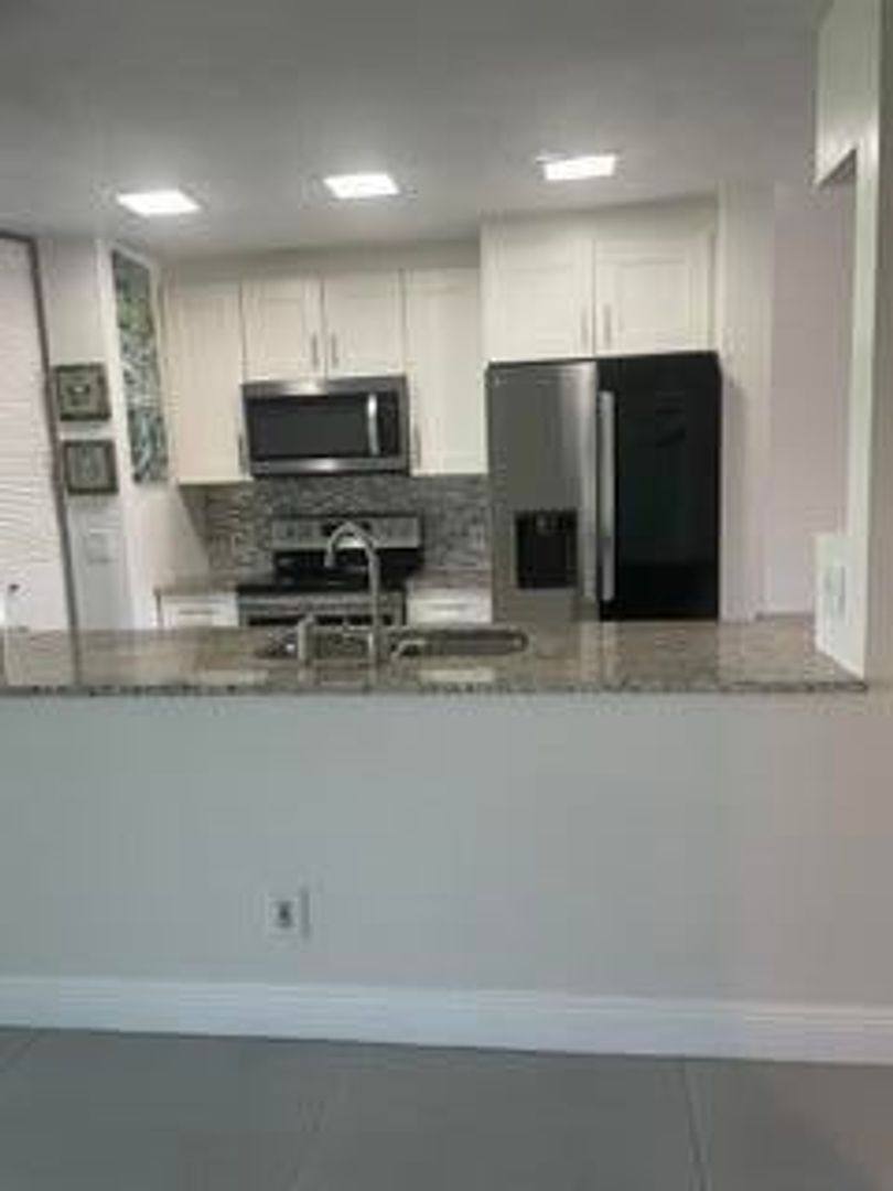 House for rent at 1660 W Golfview Dr, Hollywood, FL 33026