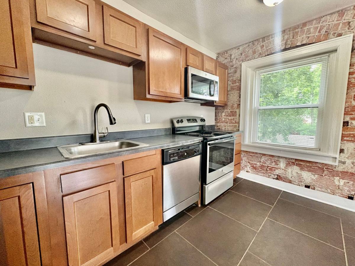 Apartment for rent at 1215-1217 Brush Creek Blvd, Kansas City, MO 64110