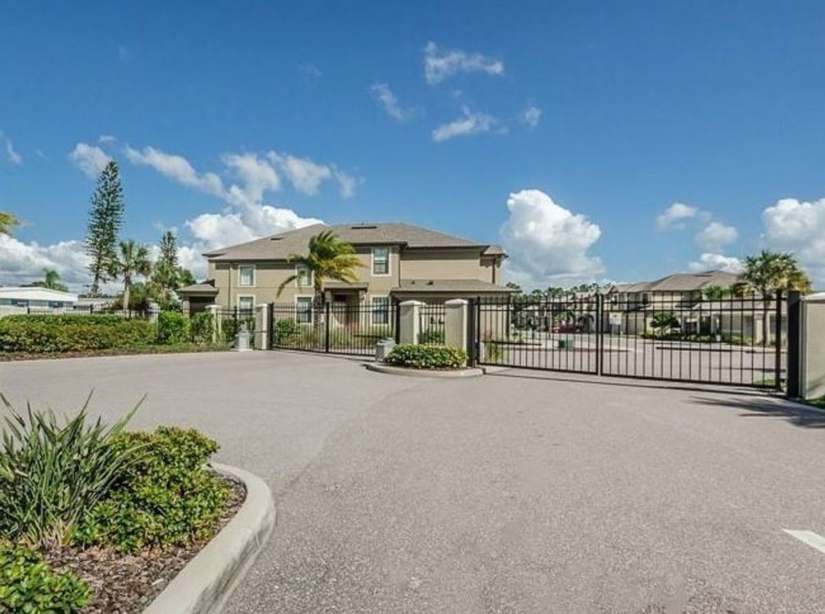 Townhouse for rent at 5116 Bay Isle Circle, Clearwater, FL 33760
