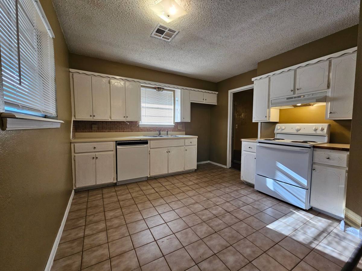 House for rent at 1428 Princeton Circle, Norman, OK 73071