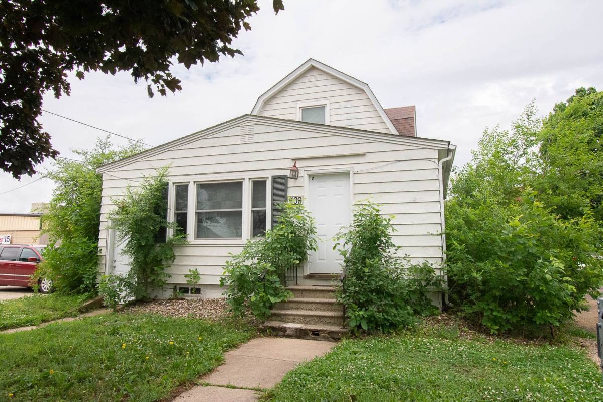 Apartment for rent at 109 5th St NW, Austin, MN 55912