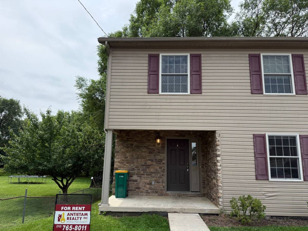 Apartment for rent at 614-616 W King St, Chambersburg, PA 17201