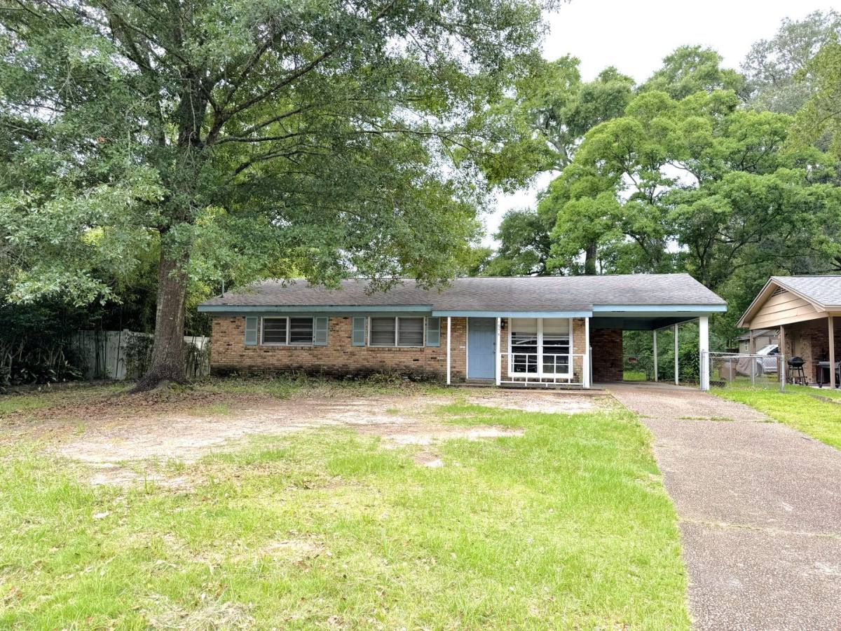 House for rent at 654 Ynestra Dr, Mobile, AL 36609