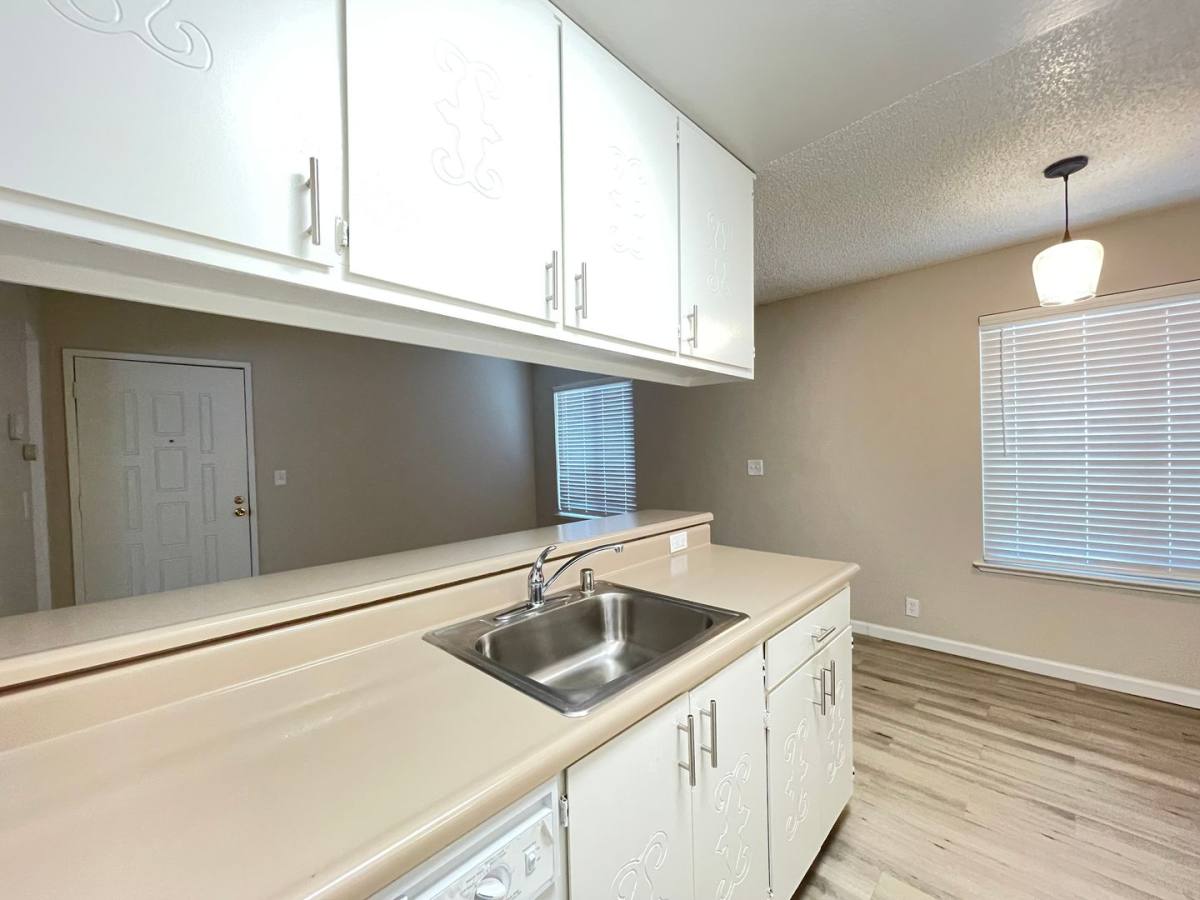 Apartment for rent at 2114 H St, Sacramento, CA 95816