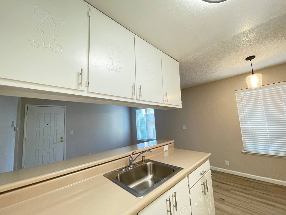Apartment for rent at 2114 H St, Sacramento, CA 95816