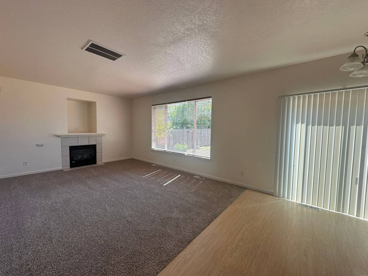 House for rent at 3870 Aerial Way, Eugene, OR 97402