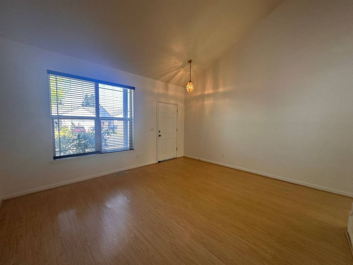 House for rent at 3870 Aerial Way, Eugene, OR 97402