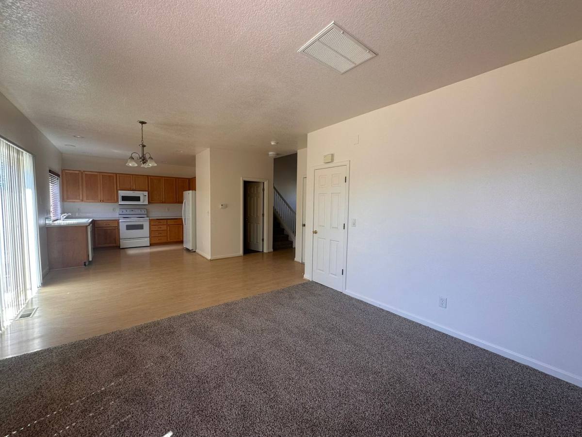 House for rent at 3870 Aerial Way, Eugene, OR 97402